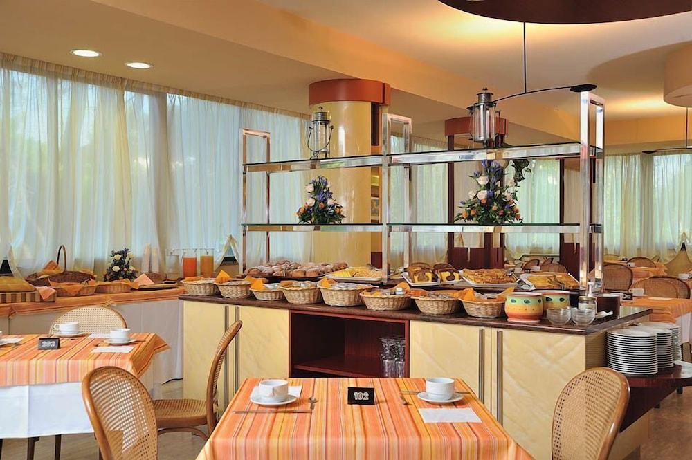 Ausonia Hotel